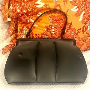 Vtg 1950's Midnight Blue/Black Faux Leather Gold Clasp Clam Handbag 14.5Wx8H